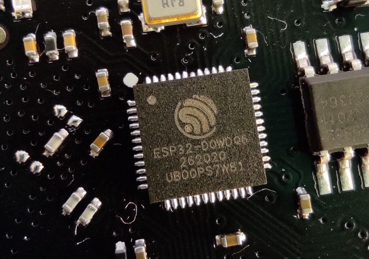 ESP32-S31 Reaches Hobby Hardware: A $38.49 Haptic Rotary Knob Joins Viewe's 4.3-Inch Display Board